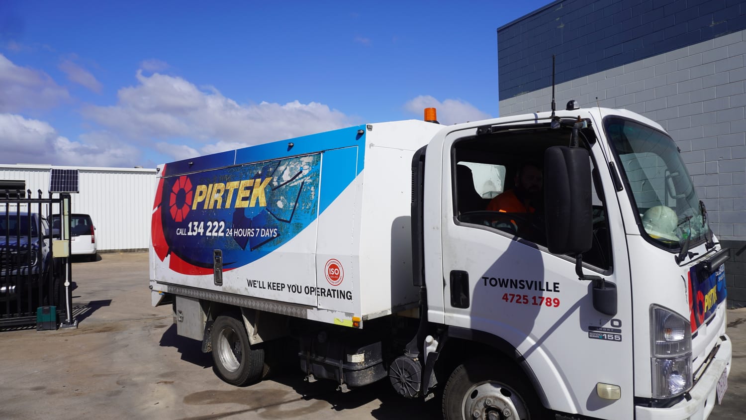 Pirtek Townsville mobile hydraulic service truck — our focus is service guaranteed